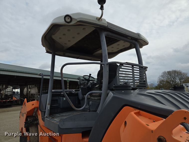 image for item EE8714 2011 Hamm HD140 double drum vibratory roller