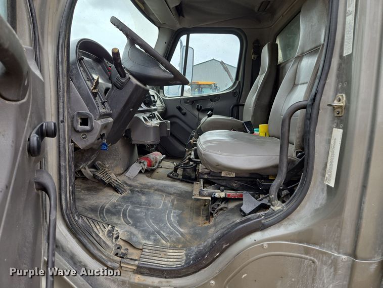 image for item EE8715 2008 Freightliner  Business Class M2 dump truck