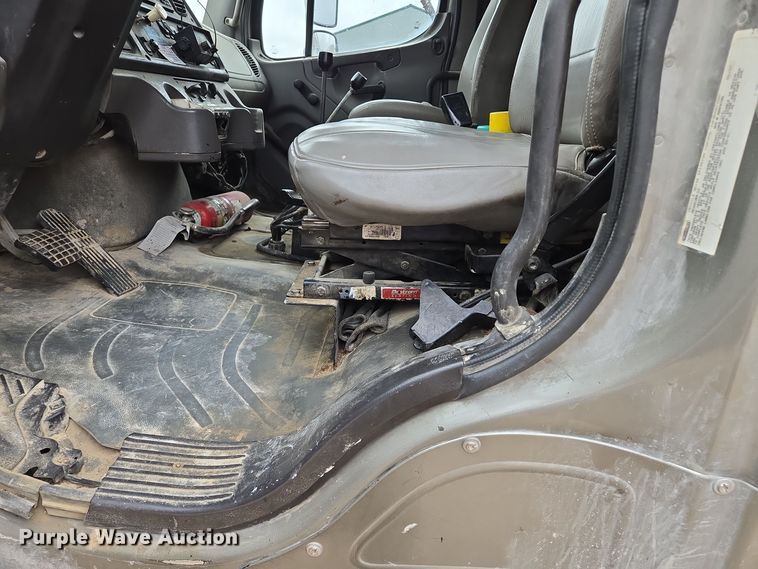 image for item EE8715 2008 Freightliner  Business Class M2 dump truck