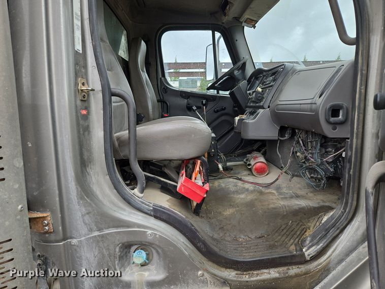 image for item EE8715 2008 Freightliner  Business Class M2 dump truck