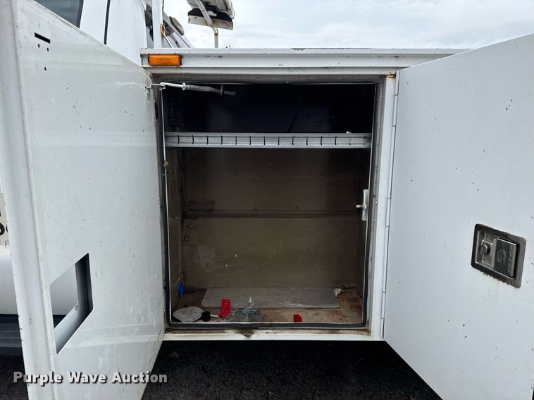 image for item EG0647 2011 Ford F450 Super Duty utility / service truck