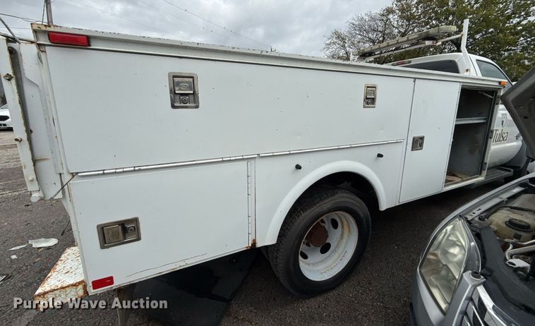 image for item EG0647 2011 Ford F450 Super Duty utility / service truck