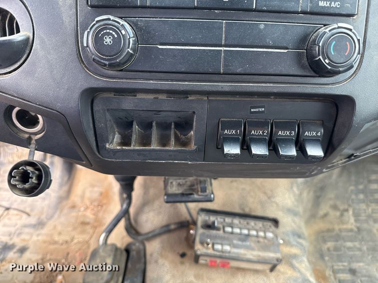 image for item EG0647 2011 Ford F450 Super Duty utility / service truck