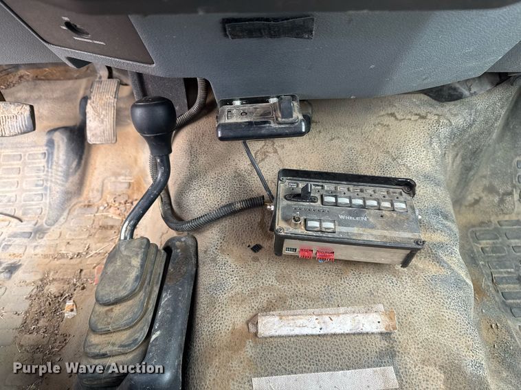 image for item EG0647 2011 Ford F450 Super Duty utility / service truck