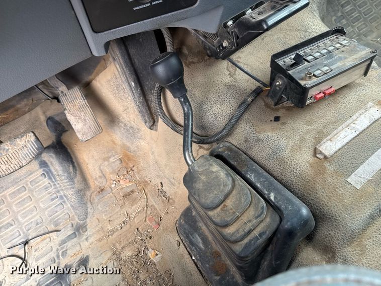 image for item EG0647 2011 Ford F450 Super Duty utility / service truck