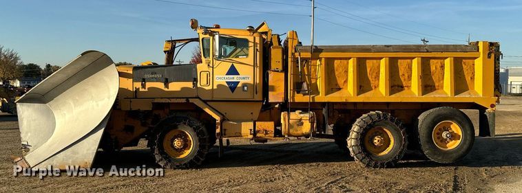 image for item EG6835 1986 Oshkosh P-2526-1 dump truck