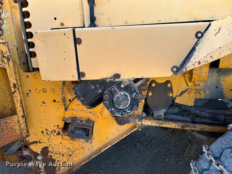 image for item EG6835 1986 Oshkosh P-2526-1 dump truck