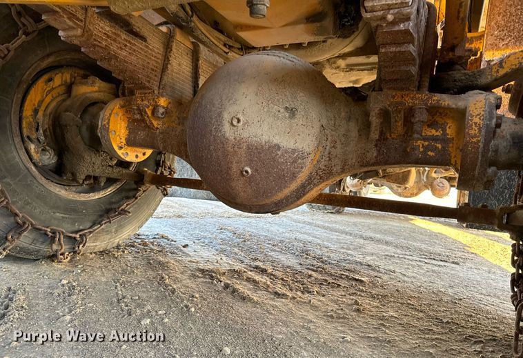 image for item EG6835 1986 Oshkosh P-2526-1 dump truck