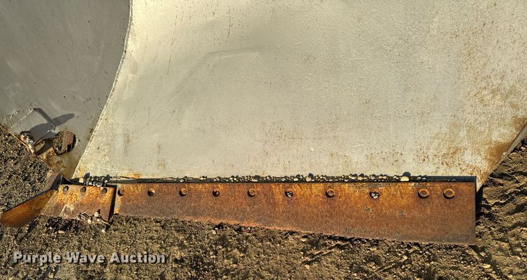 image for item EG6835 1986 Oshkosh P-2526-1 dump truck