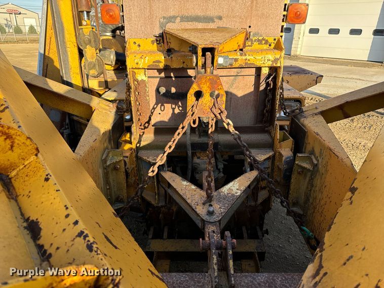 image for item EG6835 1986 Oshkosh P-2526-1 dump truck