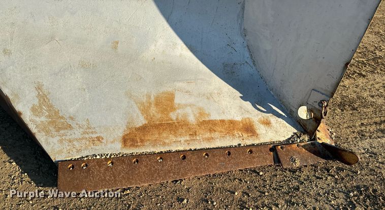 image for item EG6835 1986 Oshkosh P-2526-1 dump truck