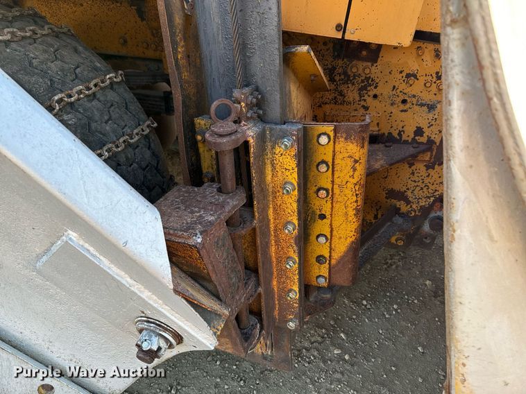 image for item EG6835 1986 Oshkosh P-2526-1 dump truck