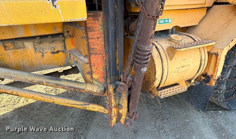 image for item EG6835 1986 Oshkosh P-2526-1 dump truck