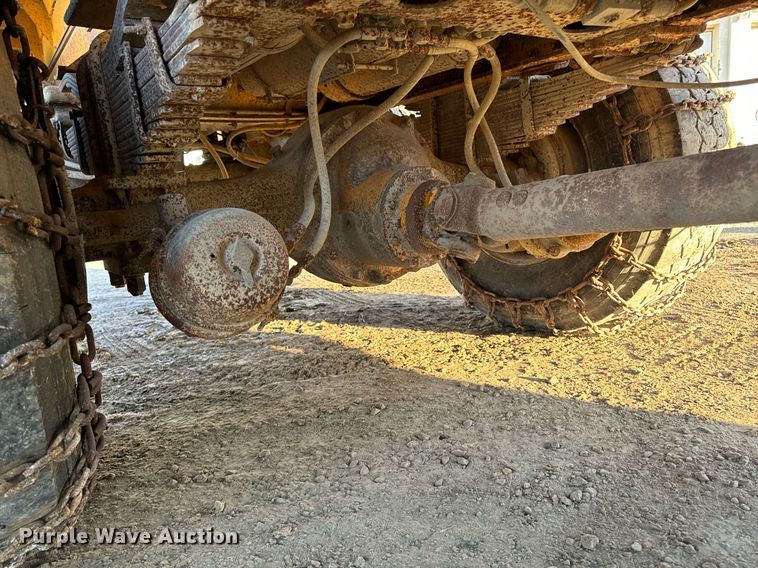 image for item EG6835 1986 Oshkosh P-2526-1 dump truck