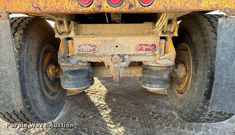 image for item EG6835 1986 Oshkosh P-2526-1 dump truck