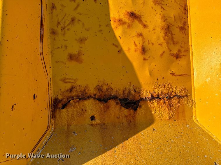 image for item EG6835 1986 Oshkosh P-2526-1 dump truck