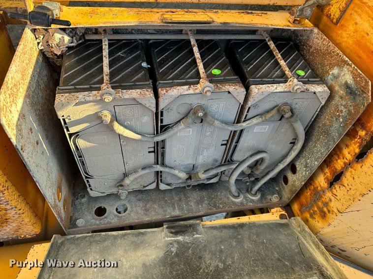 image for item EG6835 1986 Oshkosh P-2526-1 dump truck