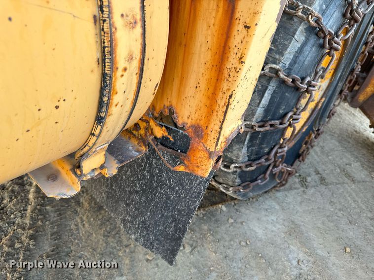 image for item EG6835 1986 Oshkosh P-2526-1 dump truck