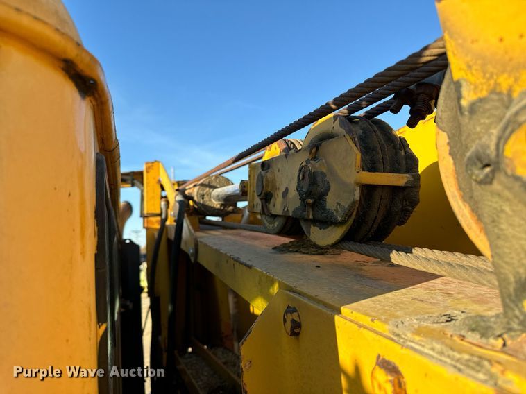 image for item EG6835 1986 Oshkosh P-2526-1 dump truck