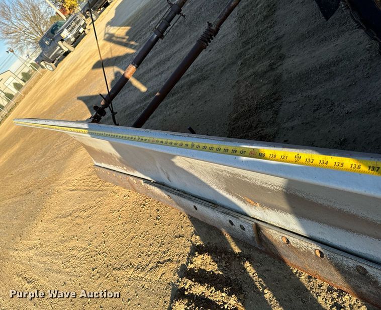 image for item EG6835 1986 Oshkosh P-2526-1 dump truck