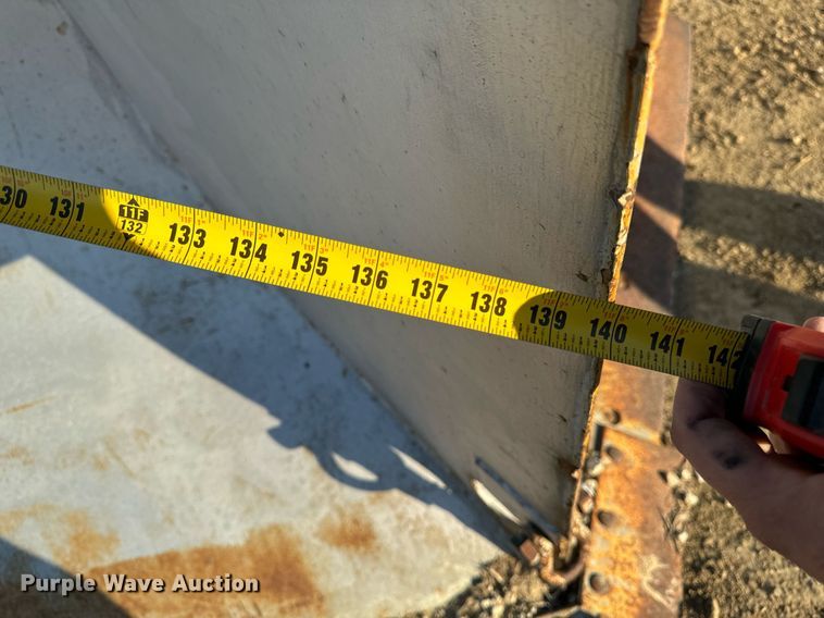 image for item EG6835 1986 Oshkosh P-2526-1 dump truck