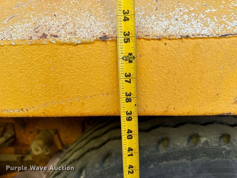 image for item EG6835 1986 Oshkosh P-2526-1 dump truck