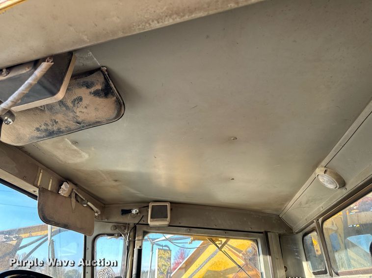 image for item EG6835 1986 Oshkosh P-2526-1 dump truck