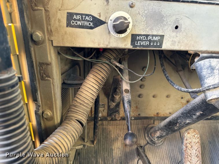 image for item EG6835 1986 Oshkosh P-2526-1 dump truck