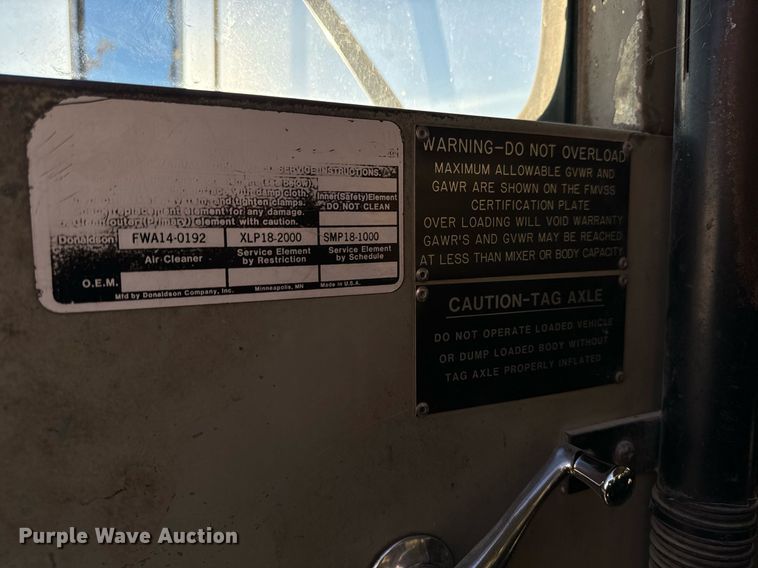 image for item EG6835 1986 Oshkosh P-2526-1 dump truck