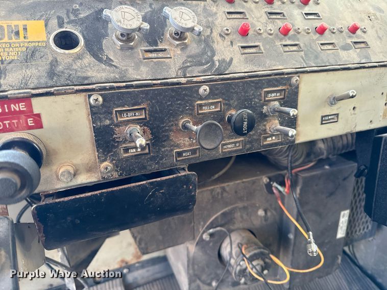 image for item EG6835 1986 Oshkosh P-2526-1 dump truck