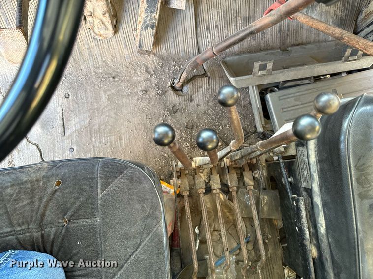 image for item EG6835 1986 Oshkosh P-2526-1 dump truck