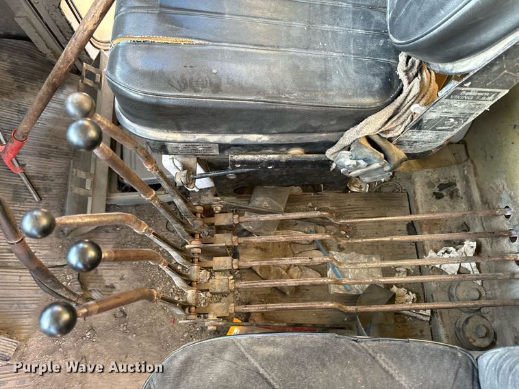 image for item EG6835 1986 Oshkosh P-2526-1 dump truck