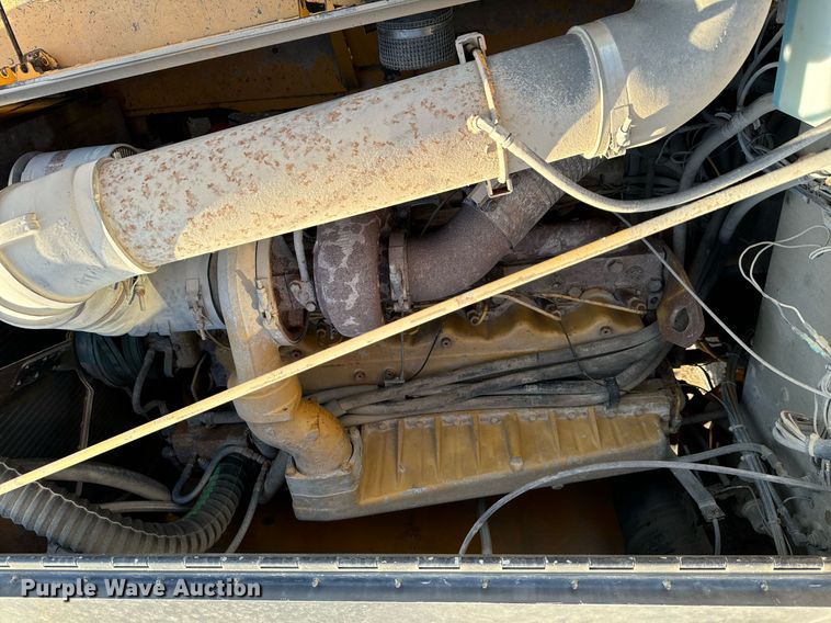 image for item EG6835 1986 Oshkosh P-2526-1 dump truck