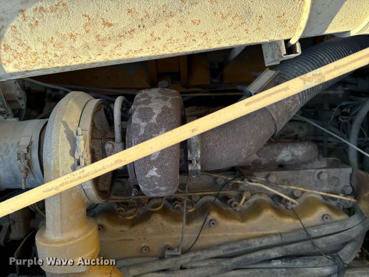 image for item EG6835 1986 Oshkosh P-2526-1 dump truck