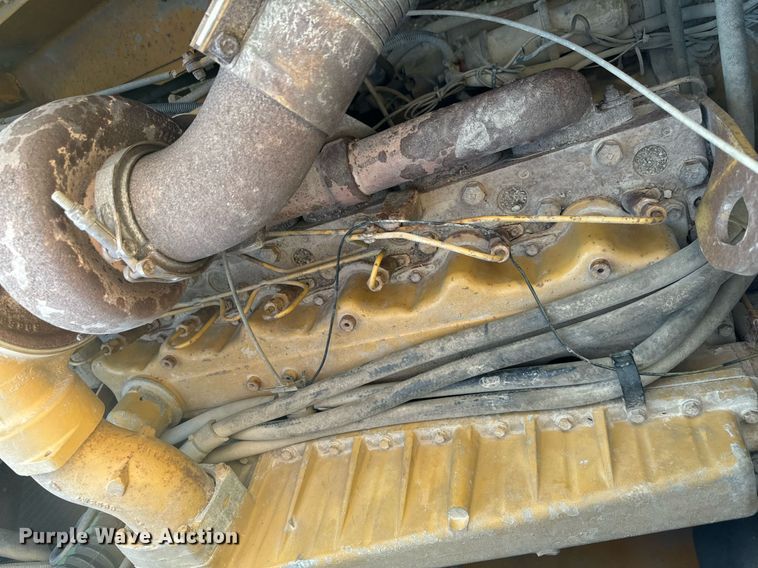 image for item EG6835 1986 Oshkosh P-2526-1 dump truck