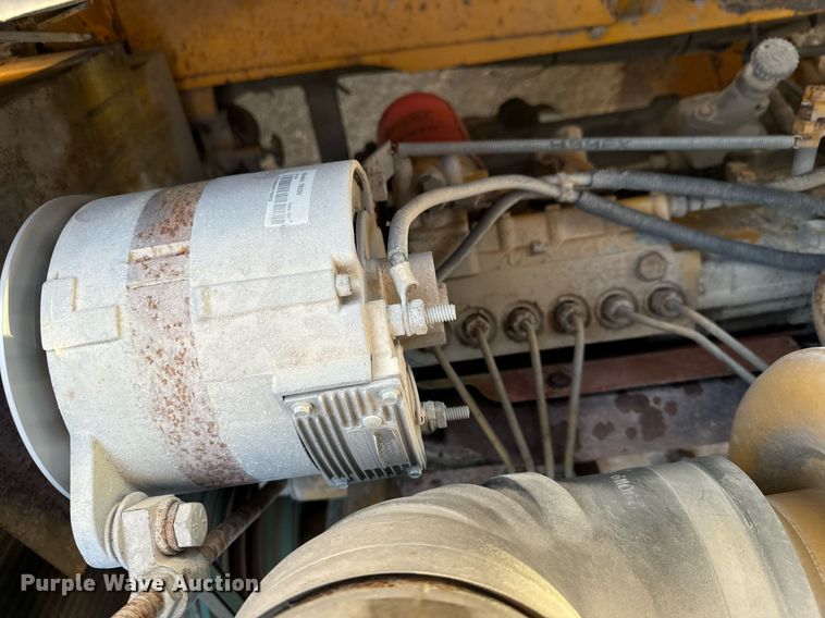 image for item EG6835 1986 Oshkosh P-2526-1 dump truck