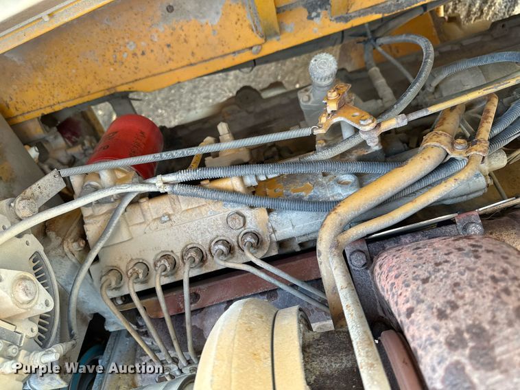 image for item EG6835 1986 Oshkosh P-2526-1 dump truck