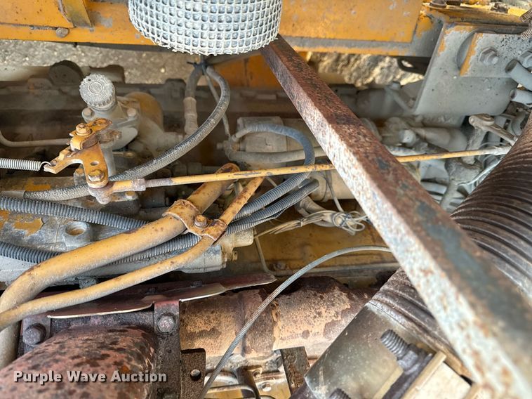 image for item EG6835 1986 Oshkosh P-2526-1 dump truck