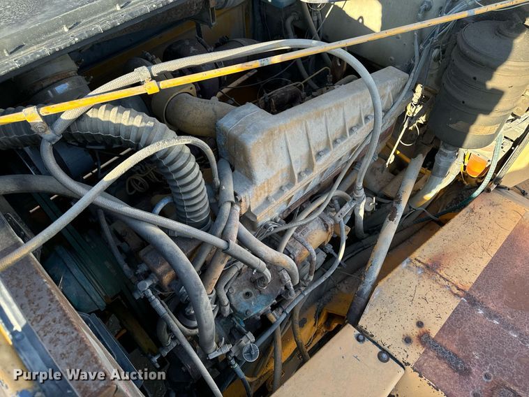 image for item EG6835 1986 Oshkosh P-2526-1 dump truck