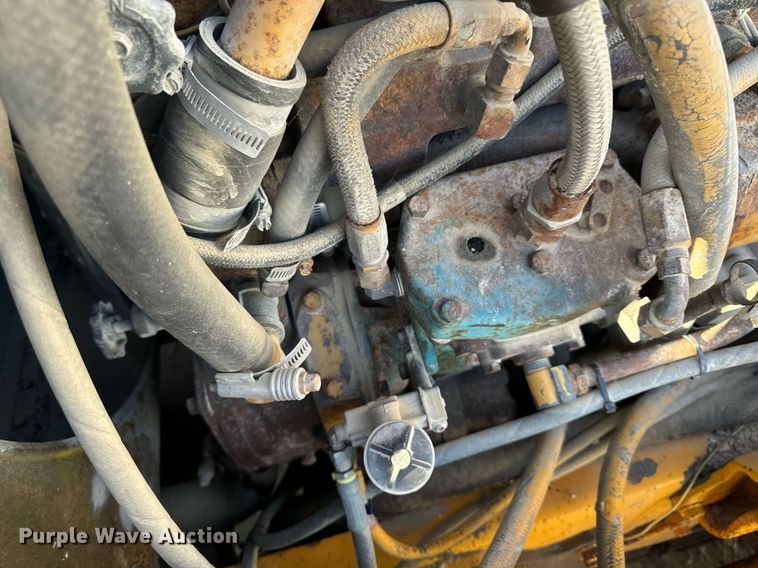 image for item EG6835 1986 Oshkosh P-2526-1 dump truck