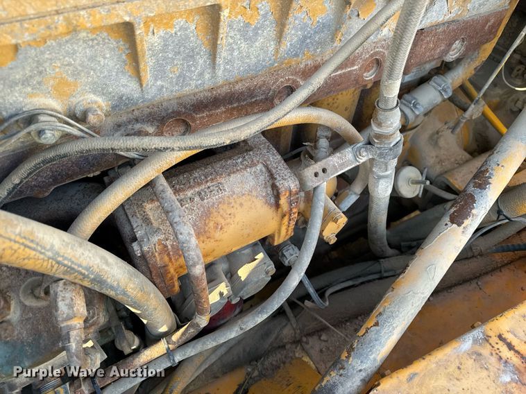 image for item EG6835 1986 Oshkosh P-2526-1 dump truck