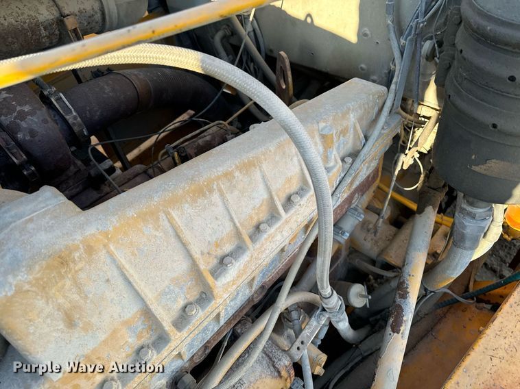 image for item EG6835 1986 Oshkosh P-2526-1 dump truck