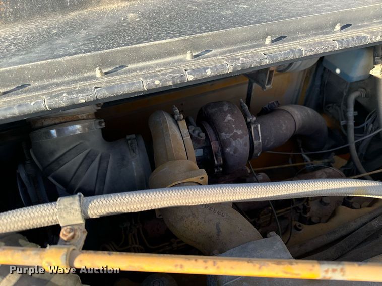 image for item EG6835 1986 Oshkosh P-2526-1 dump truck