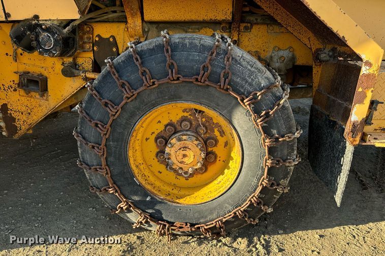 image for item EG6835 1986 Oshkosh P-2526-1 dump truck