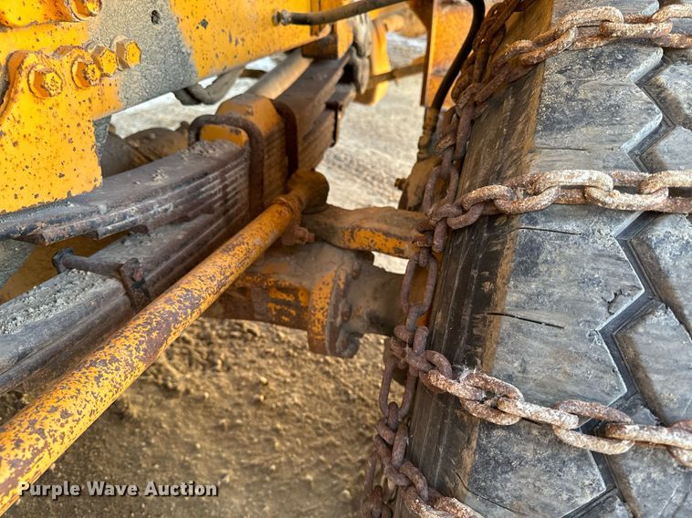 image for item EG6835 1986 Oshkosh P-2526-1 dump truck