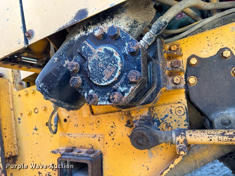 image for item EG6835 1986 Oshkosh P-2526-1 dump truck