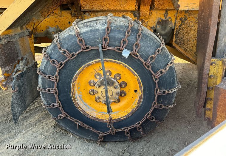 image for item EG6835 1986 Oshkosh P-2526-1 dump truck