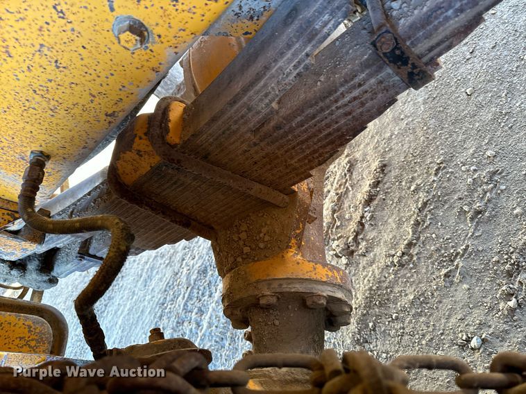 image for item EG6835 1986 Oshkosh P-2526-1 dump truck