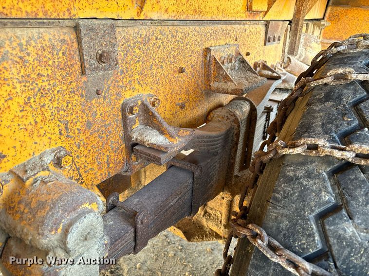 image for item EG6835 1986 Oshkosh P-2526-1 dump truck