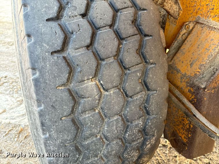 image for item EG6835 1986 Oshkosh P-2526-1 dump truck